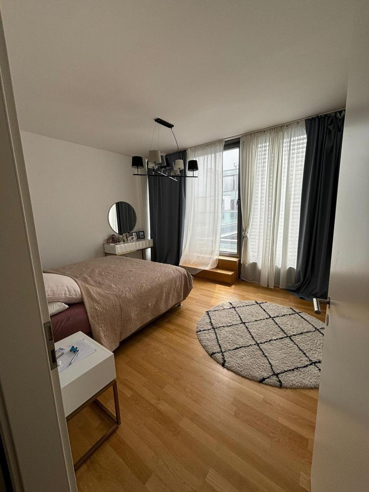 Wunderschoenes Zimmer In Einem Grossen Appartement Neben Dem Brandenburger Tor Berlin Exterior photo